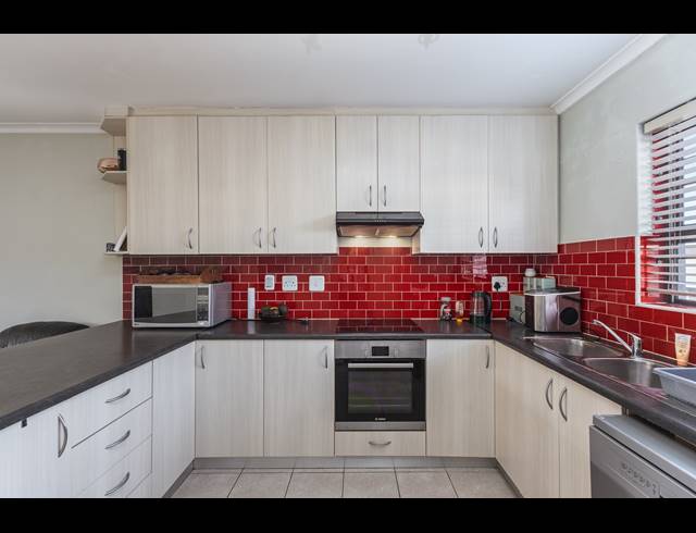 2 BEDROOM TOWNHOUSE FOR SALE IN BRACKENFELL SOUTH